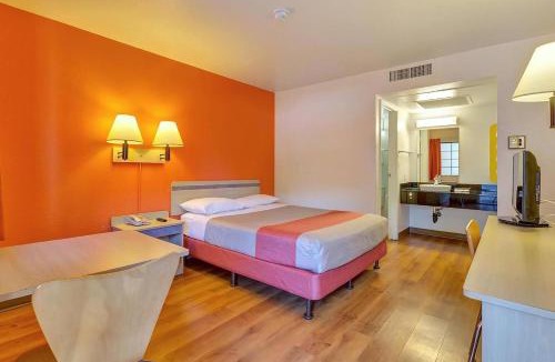Santa Rosa Hotel | Super 8 by Wyndham Santa Rosa North