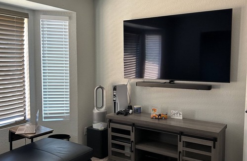 Garden Lake Manor House | Super Bowl weekend stay just 5 minutes away from Cardinal stadium .