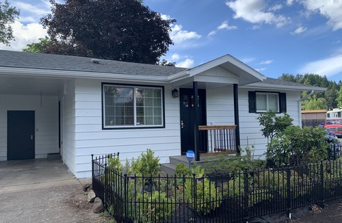 Cottage Grove House | Super clean Home, Hot Tub & Walk to Downtown Low FEES A+ Reviews