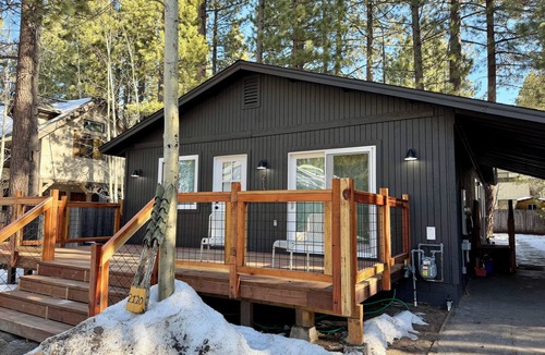 Tahoe Island Cabin | Super Cozy, 3BR, Tahoe Cabin, Fireplace, Near Everything