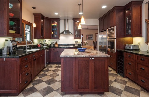 Arden Park Vista House | Superb Music Themed Bungalow Close to Everything Ideal Executive or Family Stay