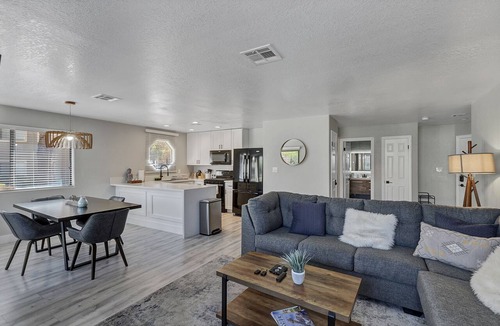 Spring Valley Apartment | Superhost 5 Star Service with 2 Bedrooms
