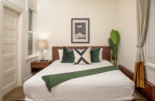 Telegraph Hill Hotel | Superior King Room with Ensuite Bathroom