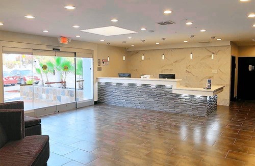 Woodlake Hotel | SureStay Plus Hotel by Best Western Sacramento Cal Expo