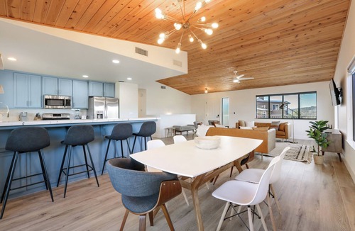 Oak Shores House | Surf Shack at Lake Nacimiento with Private Slip!