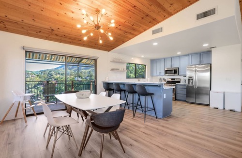 Oak Shores House | Surf Shack- Exclusive Lakefront 5bd w/Boat Slip