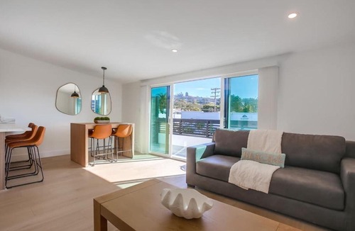 Country Club Apartment | Surf Spot 5