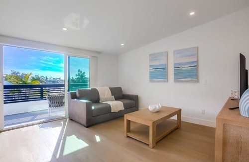 Country Club Apartment | Surf Spot 5