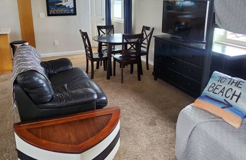 Leucadia Apartment | Surfer Hideout in Leucadia 2 blocks from beach-sleeps 2-4