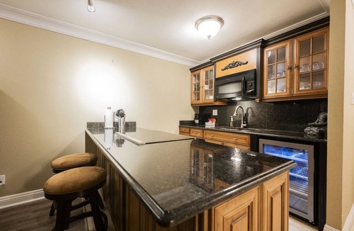 Las Vegas Strip Apartment | SVS: 1BD Bellagio Fountain View | Private Layout | Jockey Club