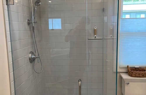 Windsor House | Swanky Cottage Perfect for 1 to 2 Guests