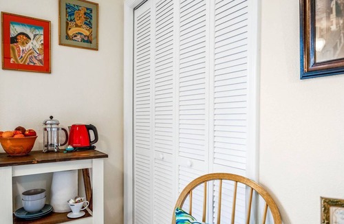 Springfield Apartment | Sweet Dreams Private Entrance, 5 blocks, Walk/Ride to River