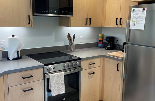 San Luis Obispo Apartment | Sweet Studio, Private Patio. Close to park, disc golf, tennis, etc. 30 day min.