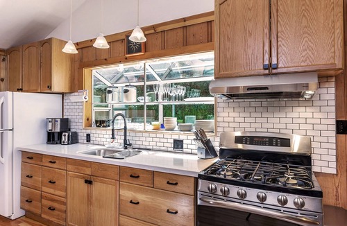 Cazadero House | Sweetest Cabin under the Redwoods! Hot Tub, Fire Pit, Austin Creek!