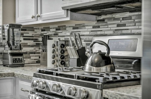 Las Vegas House | Swim, Play, Cook | Las Vegas Getaway