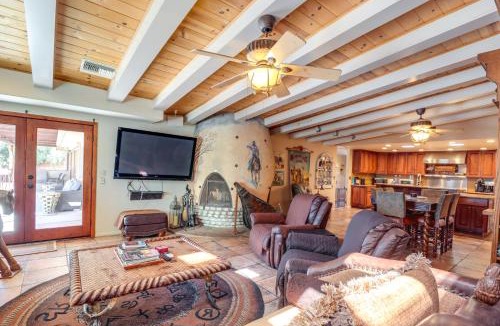 Tucson House | Swim Spa & Courtyards: Tucson Estate Near Sabino