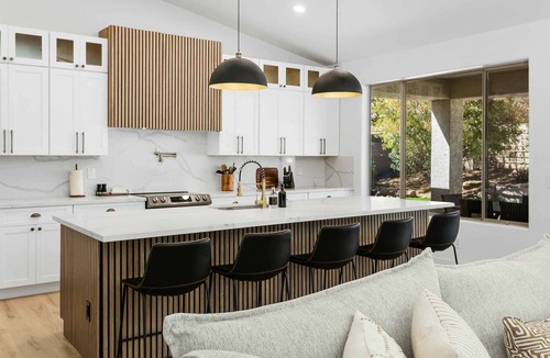 North Scottsdale House | SWSS Upscale Kierland 4BR Retreat | Heated Pool, Outdoor Living, Gourmet Kitchen & Fire Pit