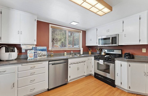 Rancho Bijou House | Tahoe Cabin | BBQ | Patio | Pet Friendly