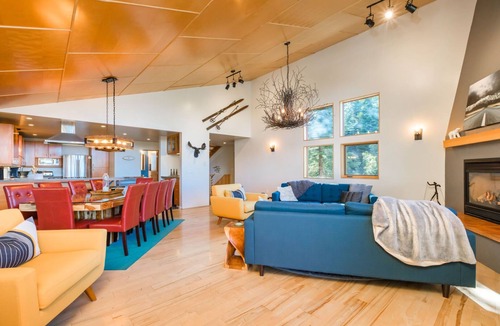 Truckee House | Tahoe Donner Luxury, Sleeps 14, Hot tub, 3100 sqft