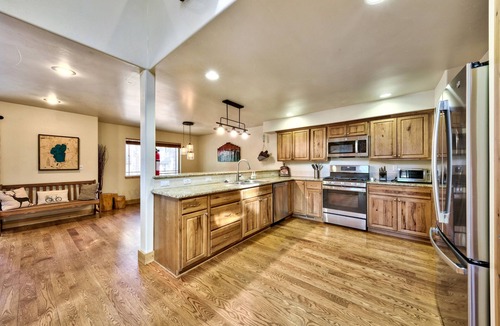 Tahoe Island House | Tahoe Family Haven - Hot Tub, Pool Table