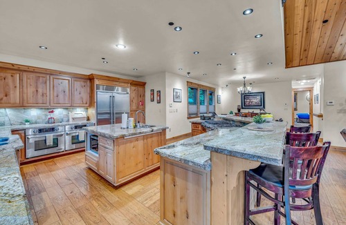 Tahoe Island House | Tahoe Island Retreat | Hot Tub & Game Room