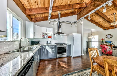 Tahoe Keys House | Tahoe Keys Mountain Vistas-Waterfront, A/C , Dock