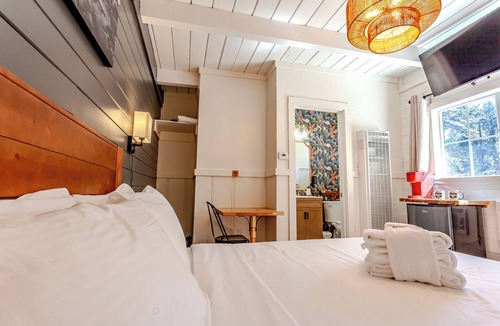 Sierra Tract Hotel | Tahoe Mountain Inn #28