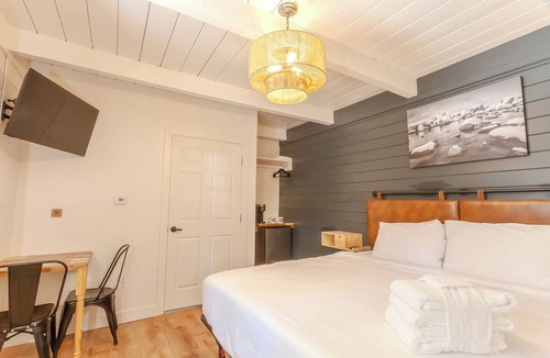 Sierra Tract Hotel | Tahoe Mountain Inn #30