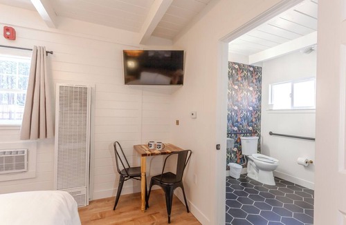 Sierra Tract Hotel | Tahoe Mountain Inn #30