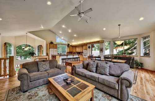 North Upper Truckee Cabin | Tahoe Pines Retreat: Hot Tub, Pool Table, Bunk Beds, Big Yard, Multiple Fireplaces