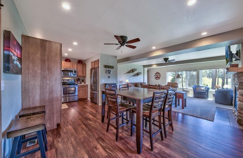 Al Tahoe House | Tahoe Retreat on the Meadow- Hot Tub, A/C