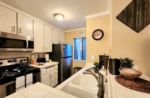Tahoya Shores Condo | Tahoe Shoreline Retreat - Close to Ski Resorts!