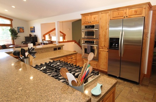 Olympic Valley House | Tahoe Tranquility! Newer, modern home close to lifts & village, hot tub