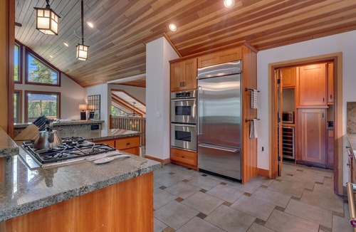 Tahoe Pines House | Tahoe Treehouse - TLUXP