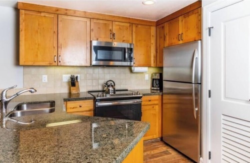 Lakeside Park Resort | Tahoe vacation lifestyle at Marriott's Timber Lodge resort in Heavenly Village