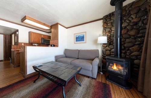 Tahoe Vista Hotel | Tahoe Vista Paradise! Kitchenette, Free Parking, Outdoor Pool, Private Beach!