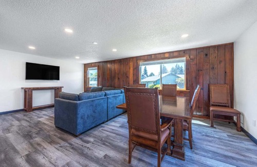 Cascade Locks House | Tails and Trails home
