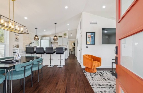 Garfield House | Taylor Street Retreat A | Downtown | Walkable