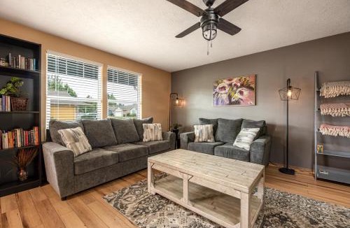 Albany House | Teak- a North Albany family home