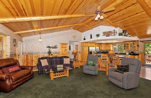 Eagle Mountain Estates Cabin | Teakwood Cozy Wood Cabin with Fireplace