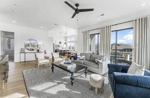 Bloomington House | Tee for Two condo