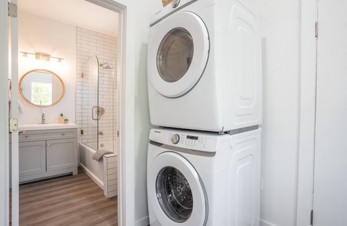 Piedmont Avenue House | Temescal Bungalow, Gated Parking, Pet Friendly, UC Berkleyn