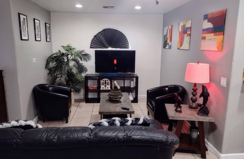 Maryvale House | TERRA NOVA Spacious 4-bedroom house in Phoenix AZ, 7 minutes from Downtown.