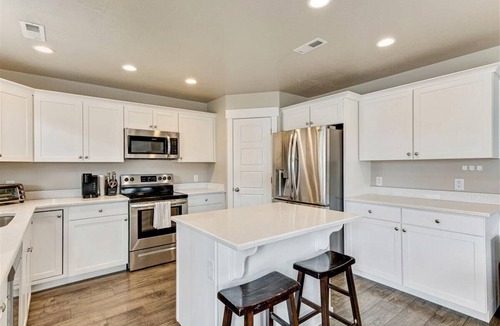 Springville House | Terrific 5-bedroom house in Springville with Mountain Views!