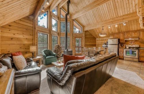 Serene Lakes House | Terrific Mountain Escape with Wood-Burning Fireplace Easy Ski Access