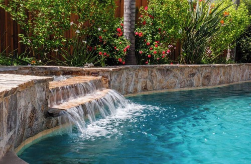 West Sacramento House | Tesla EV Charger Solar heated Pool & Hot Tub Near UC Davis, Med Center, Airport