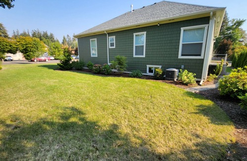 Stayton House | The 1908 Bungalow - 2 Bedroom/1 Bathroom Stayton, OR