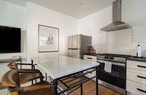 Uptown Apartment | The 23rd Avenue Retreat - Walk to Shops & Cafes