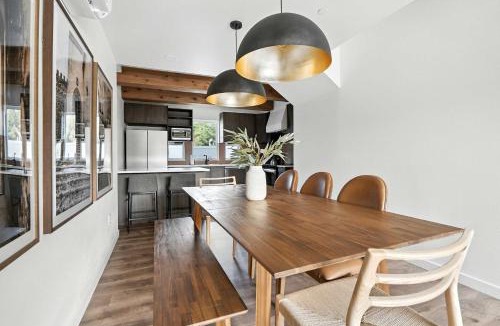 Kerns House | The Adelynn - 5BR Modern Luxury - Central Spot