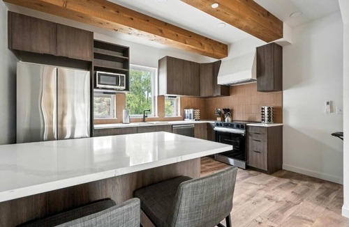 Kerns Hotel | The Adelynn by Stay Portland - Kerns